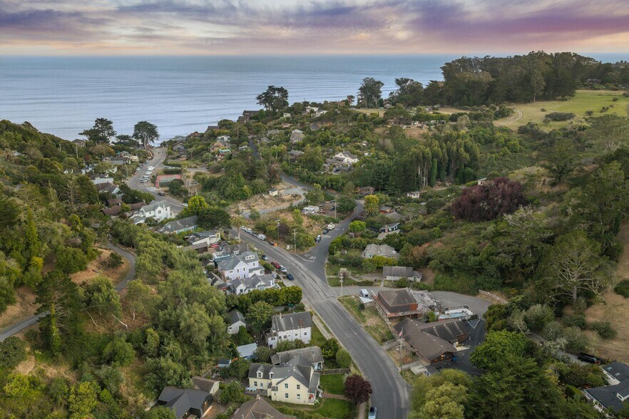 More Photos Of 16-22 Brighton Avenue, Bolinas General Retail For Sale