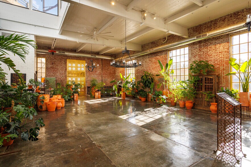 More Photos Of 114 Green Ln, Philadelphia General Retail For Lease