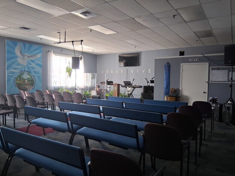 More Photos Of 2711 Sheridan Rd, Zion General Retail For Sale