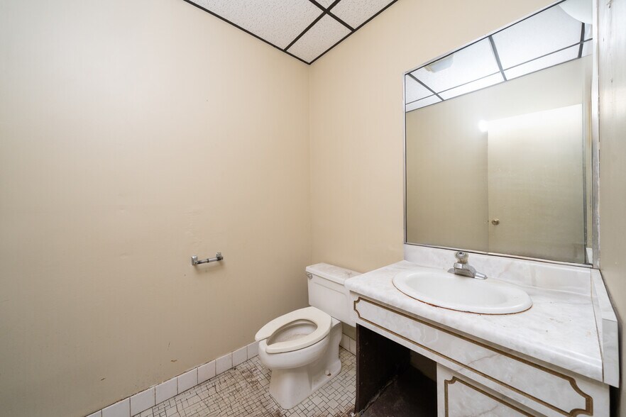 More Photos Of 746 Park Ave, Hoboken Storefront Retail Residential For Lease