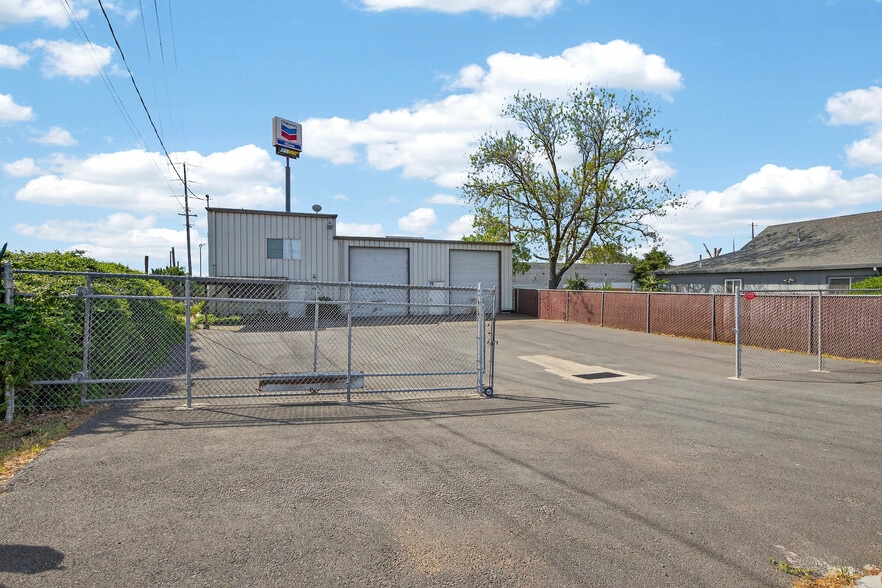 More Photos Of 652 E Lockeford St, Lodi Auto Repair For Sale