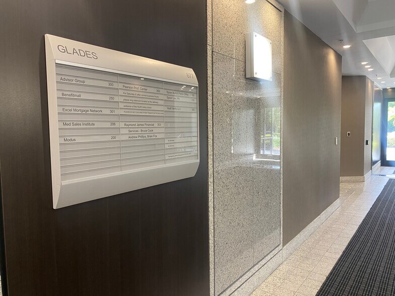 More Photos Of 877 Executive Center Dr W, Saint Petersburg Office For Lease