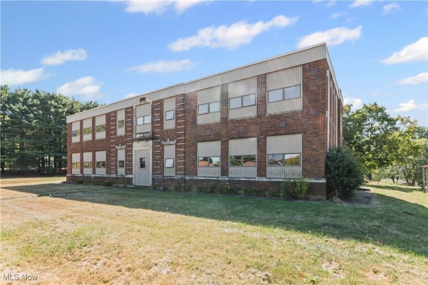 Primary Photo Of 16310 Lisbon St SE, Minerva Flex For Sale