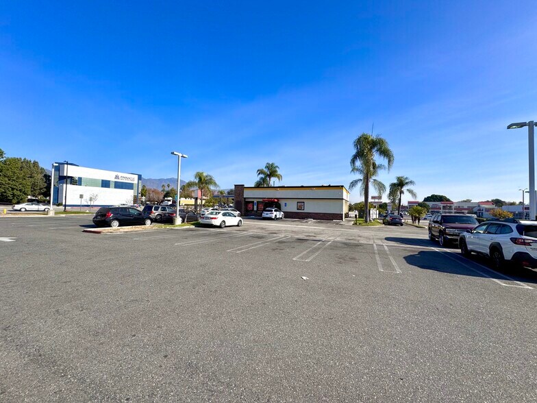 More Photos Of 9952 Las Tunas Dr, Temple City Drugstore For Lease