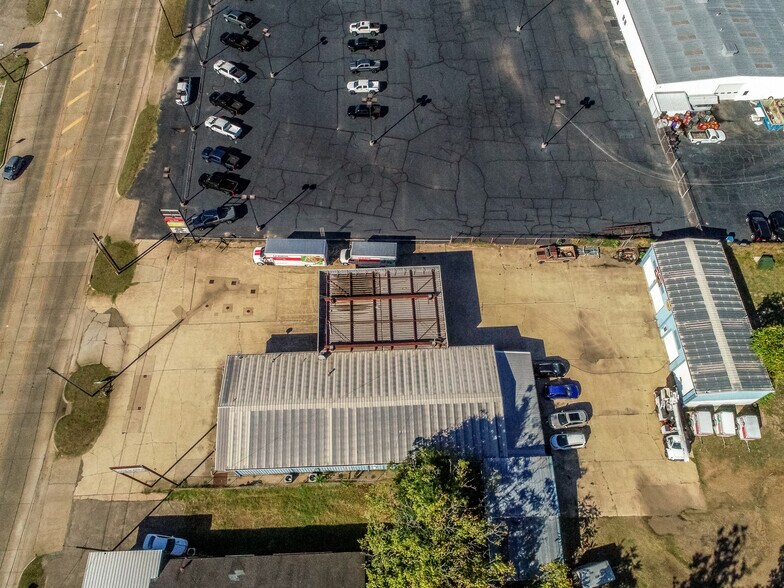 More Photos Of 1428 N Jefferson Ave, Mount Pleasant Freestanding For Sale