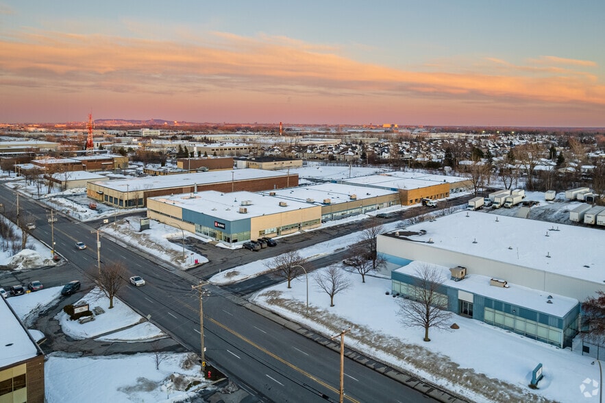 More Photos Of 100 Boul Hymus, Pointe-claire Warehouse For Lease