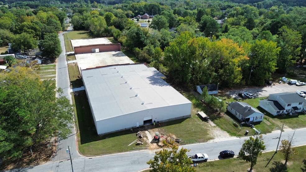 More Photos Of 1805 Boone St, Rocky Mount Warehouse For Lease