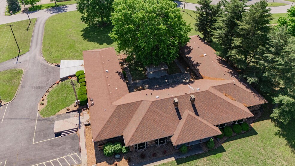 More Photos Of 807 N Briarwood Dr, Bolivar Assisted Living For Sale