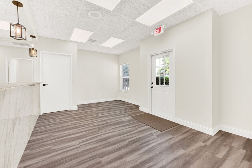 More Photos Of 326 S Edmonds Ln, Lewisville Medical For Lease