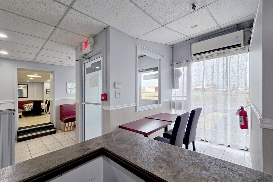 More Photos Of 2019 Bank St, Ottawa Apartments For Sale