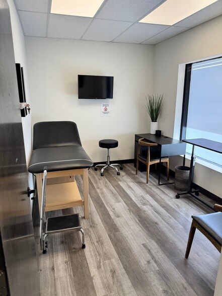 More Photos Of 1302 N Stanton St, El Paso Medical For Sale