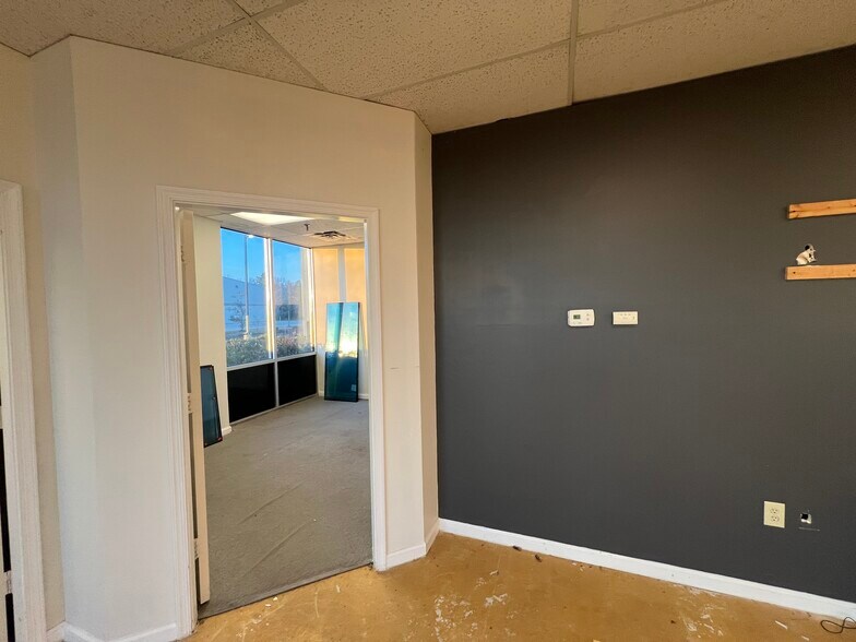 More Photos Of 202 W Parkway Dr, Egg Harbor Township Warehouse For Lease