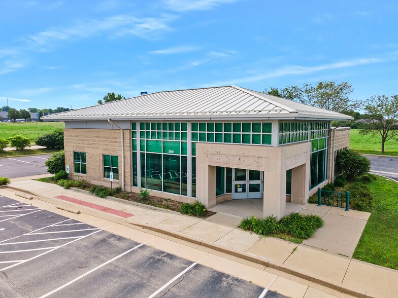 Primary Photo Of 2001 Shepard Rd, Normal Bank For Sale