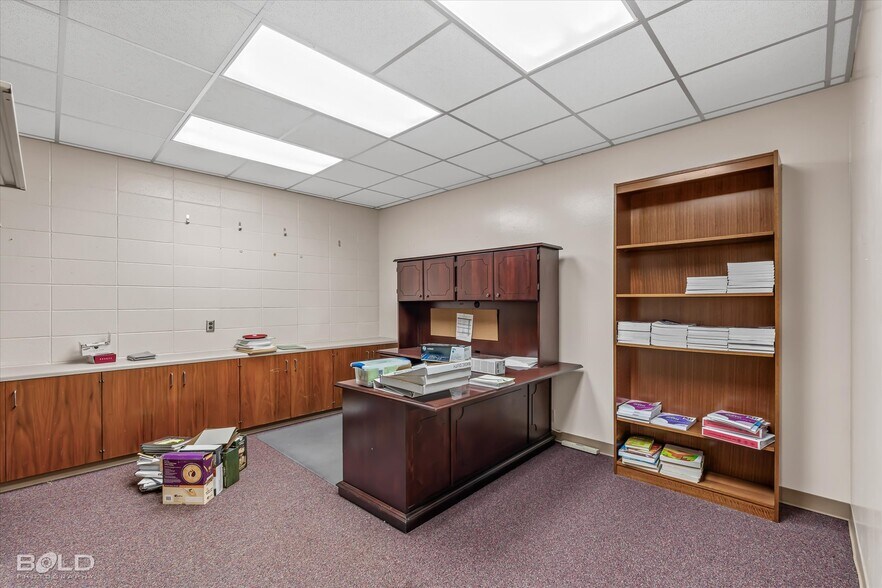 More Photos Of 523 Oxford Rd, Mansfield Office For Sale