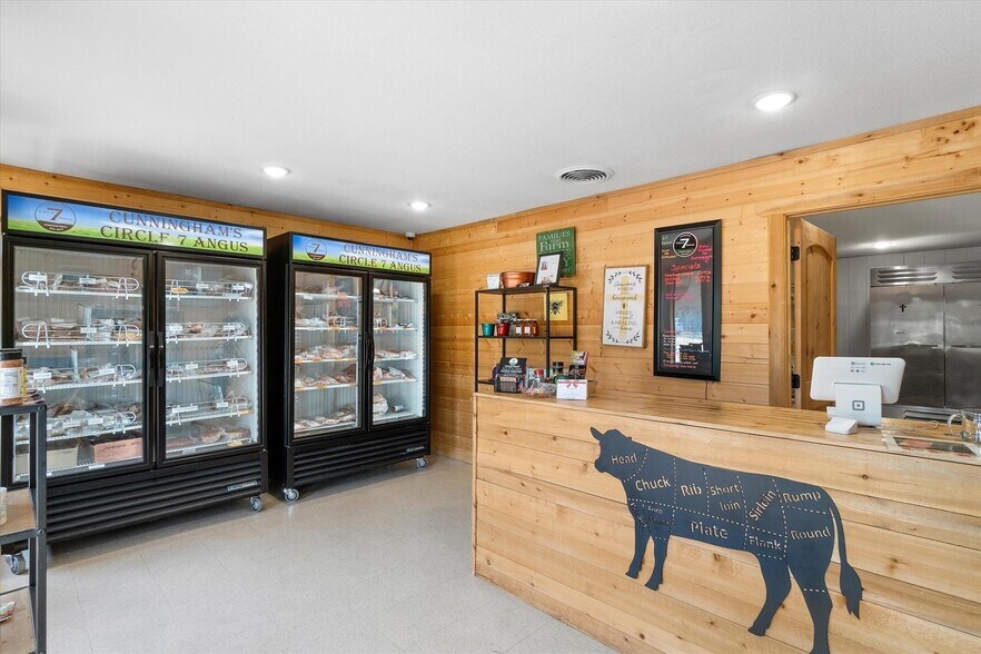 More Photos Of 701 E Pine St, Edgewood Flex For Lease
