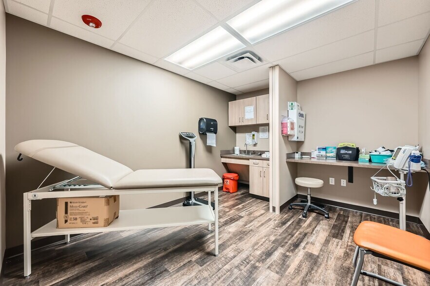 More Photos Of 16830 Northgate Dr, Parker Medical For Sale