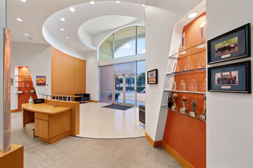 More Photos Of 12550 Reed Rd, Sugar Land Light Distribution For Lease