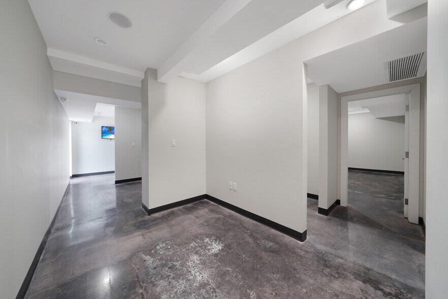 More Photos Of 530 NW 54th St, Miami Office For Lease