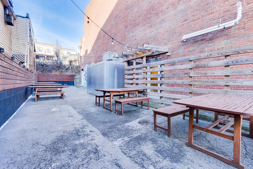 More Photos Of 827 E Warrington Ave, Pittsburgh Flex For Lease