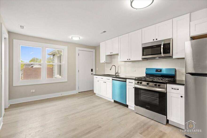 More Photos Of 1542 Victoria Ave, North Chicago Apartments For Sale