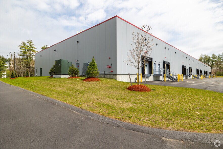 More Photos Of 683 Daniel Webster Hwy, Merrimack Warehouse For Lease