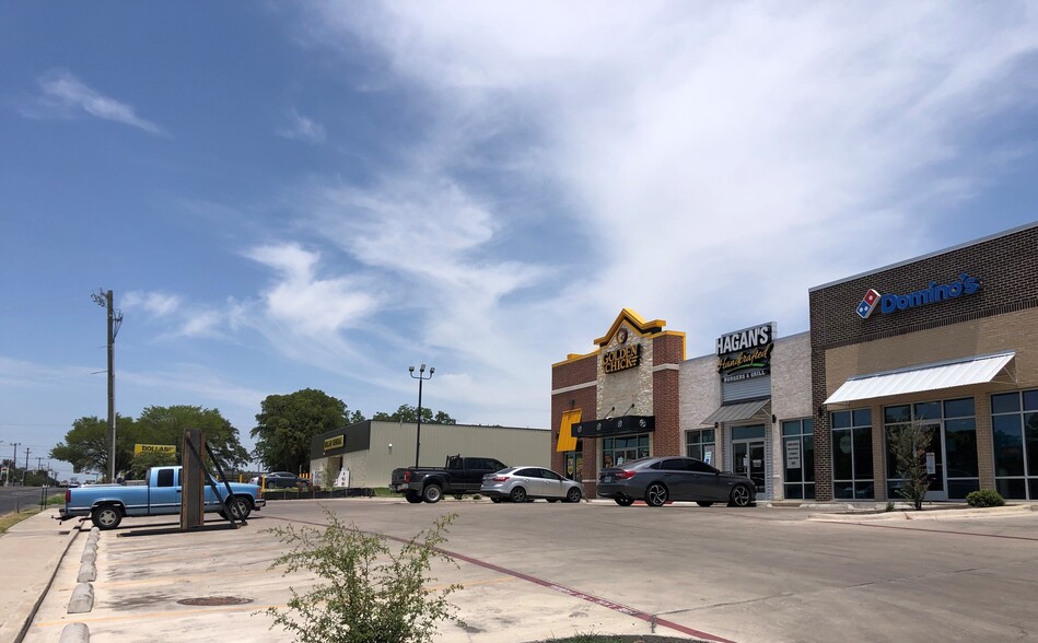 More Photos Of 3601 N 19th St, Waco Storefront Retail Office For Lease