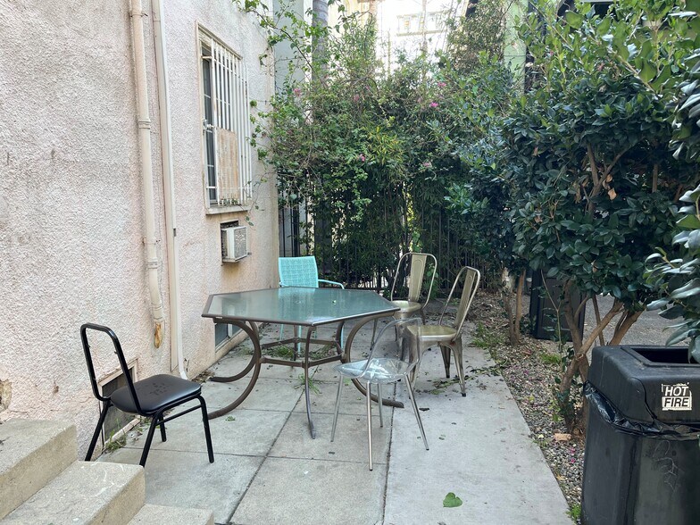 More Photos Of 1527 N McCadden Pl, Los Angeles Dormitory For Lease