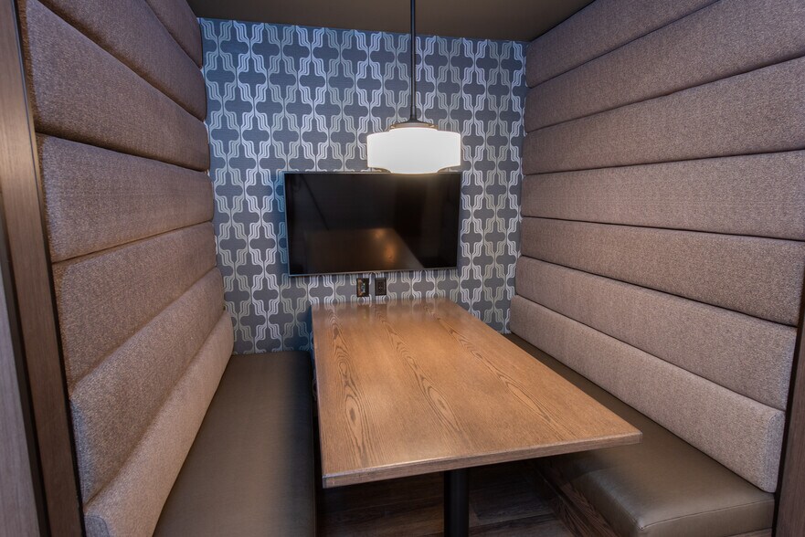 More Photos Of 225 S Dixie Hwy, Coral Gables Coworking Space