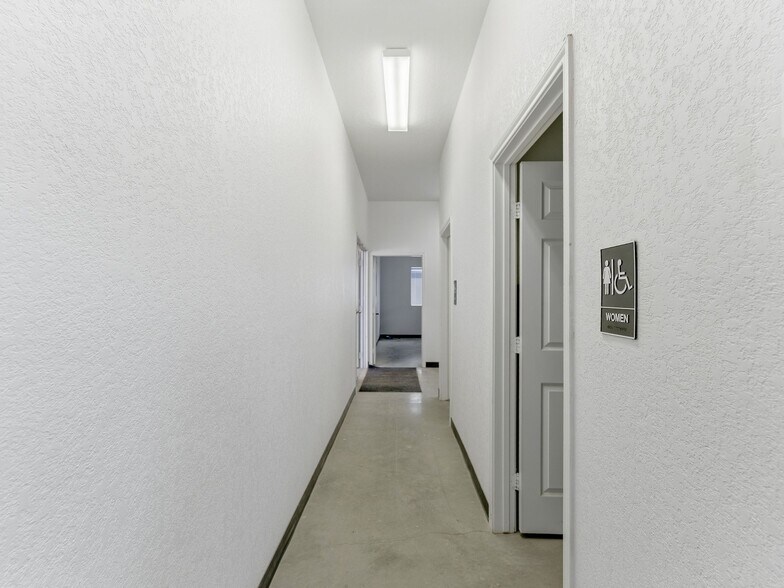 More Photos Of 1511 S Graham St, Stephenville General Retail For Sale