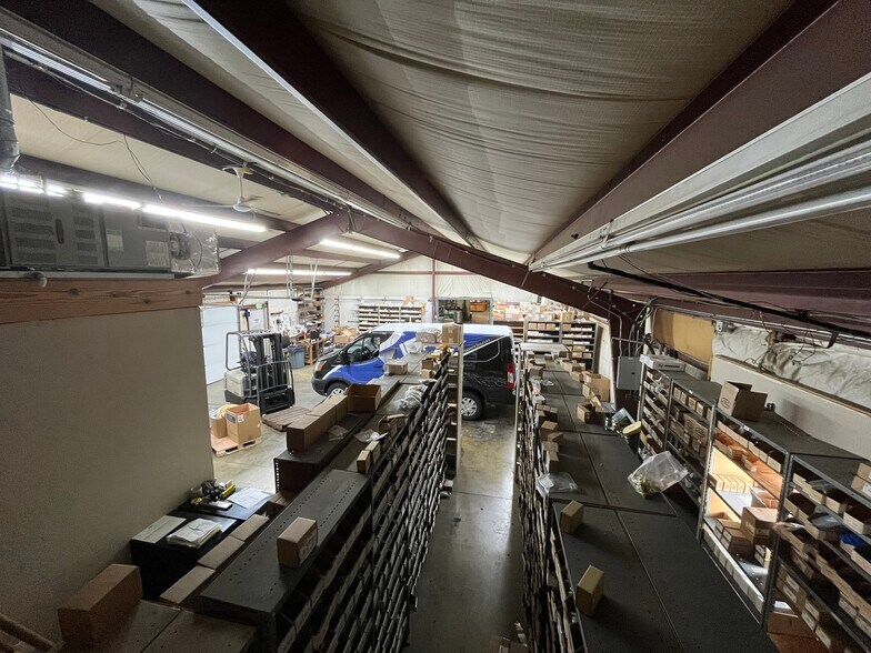 More Photos Of 3911 Merchant Rd, Fort Wayne Warehouse For Lease