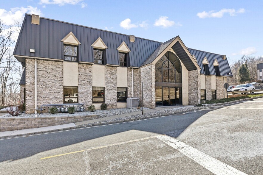 Primary Photo Of 230 Us Highway 206, Flanders Medical For Sale