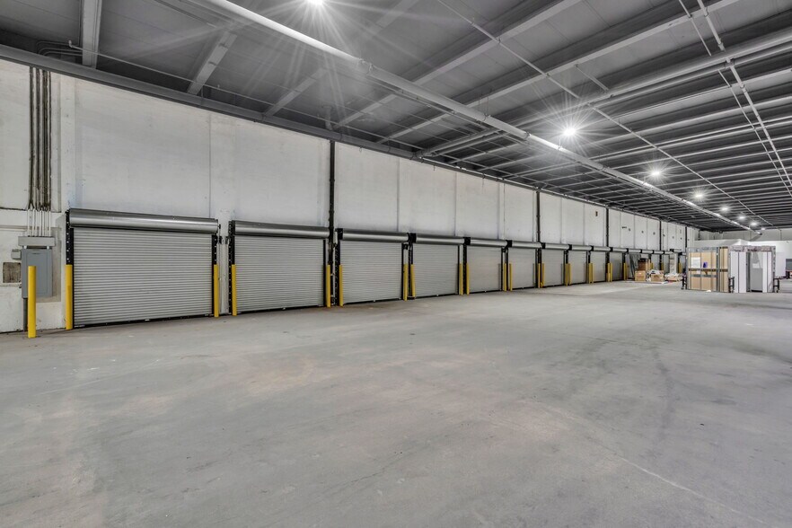 More Photos Of 6695-6699 NW 36th Ave, Miami Light Distribution For Lease
