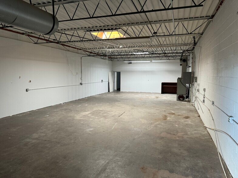 More Photos Of 1700 W Main St, Oklahoma City Warehouse For Lease