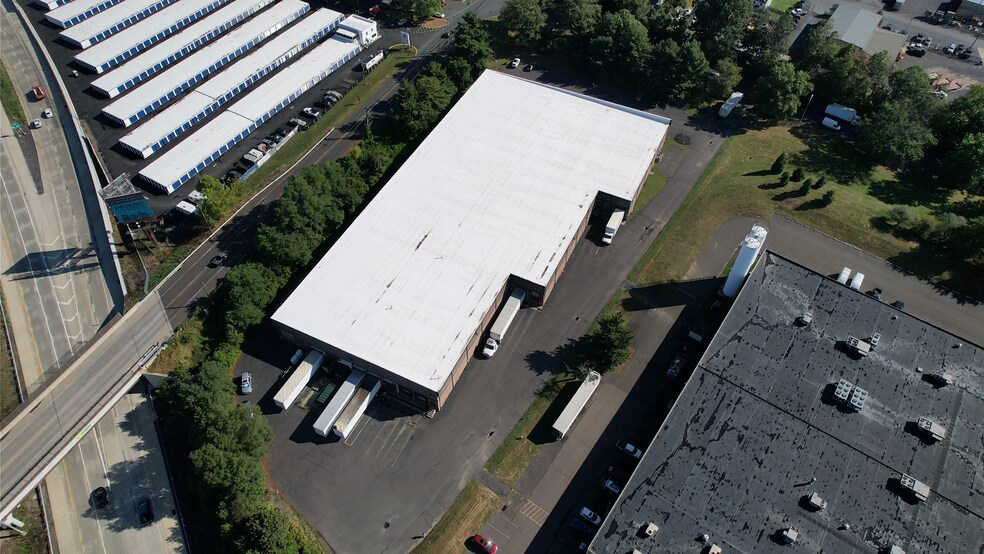 More Photos Of 102 Wharton Rd, Bristol Warehouse For Lease