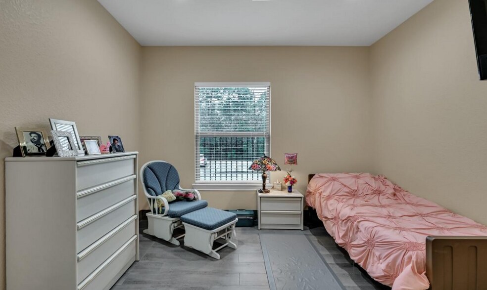 More Photos Of 196 Camelot St, Conroe Assisted Living For Sale