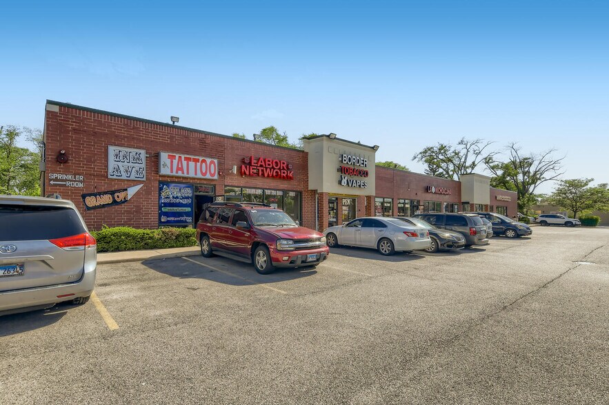 More Photos Of 110-154 W Irving Park Blvd, Bensenville General Retail For Lease