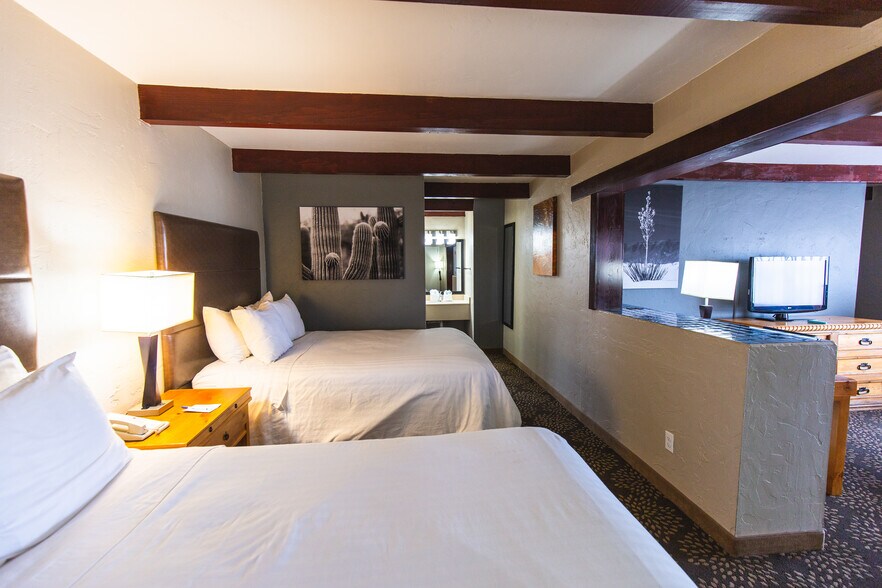 More Photos Of 1765 S Main St, Las Cruces Hotel For Sale