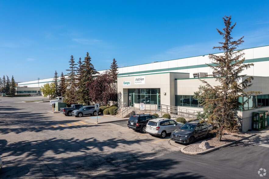 More Photos Of 4990-5160 68th Ave SE, Calgary Distribution For Lease