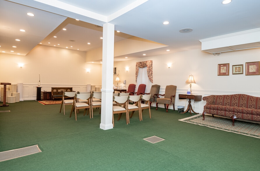 More Photos Of 11 Linden St, Reading Funeral Home For Sale