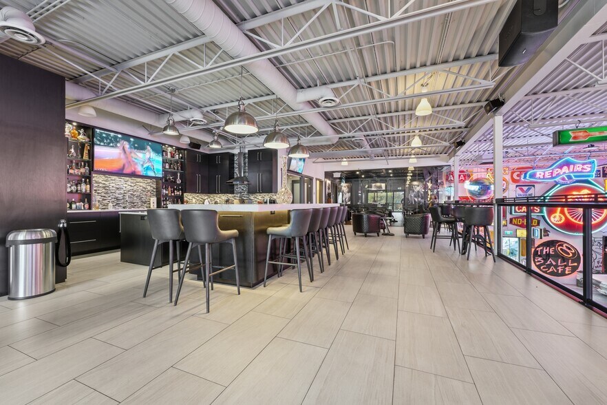 More Photos Of 935 Sherwood Ave, Coquitlam Warehouse For Sale