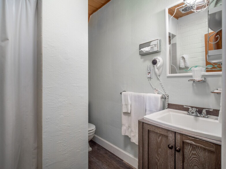 More Photos Of 106705 US Highway 395, Coleville Hotel For Sale