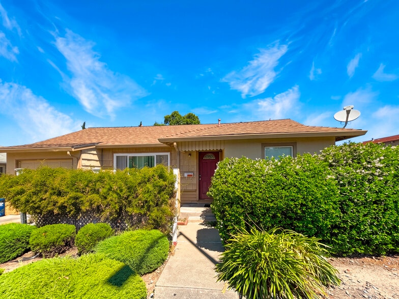 More Photos Of 2536 Grove Way, Castro Valley Apartments For Sale