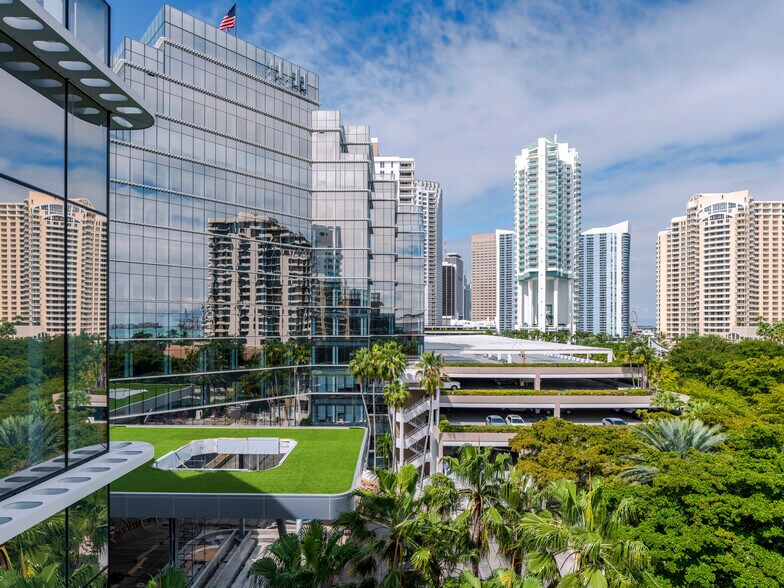 More Photos Of 501 Brickell Key Dr, Miami Office For Lease
