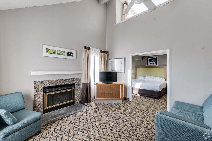 More Photos Of 4919 Lima Rd, Fort Wayne Hotel For Sale