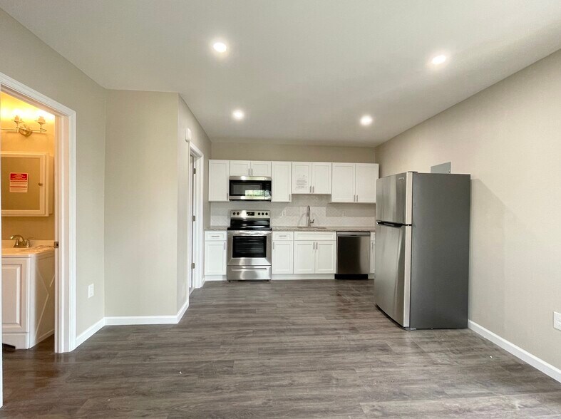 More Photos Of 430 Macdade Blvd, Collingdale Apartments For Sale