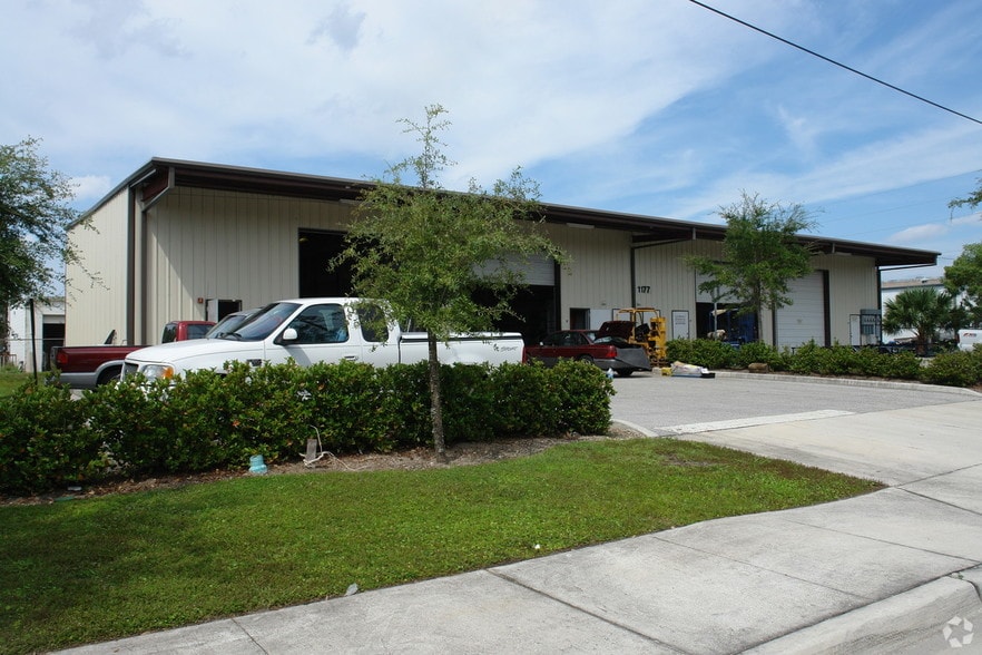 More Photos Of 2542 12th St, Sarasota Warehouse For Lease
