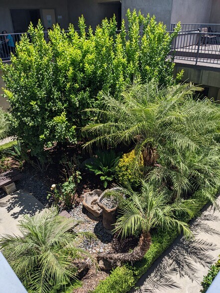 More Photos Of 17059-17071 Ventura Blvd, Encino Storefront Retail Office For Lease