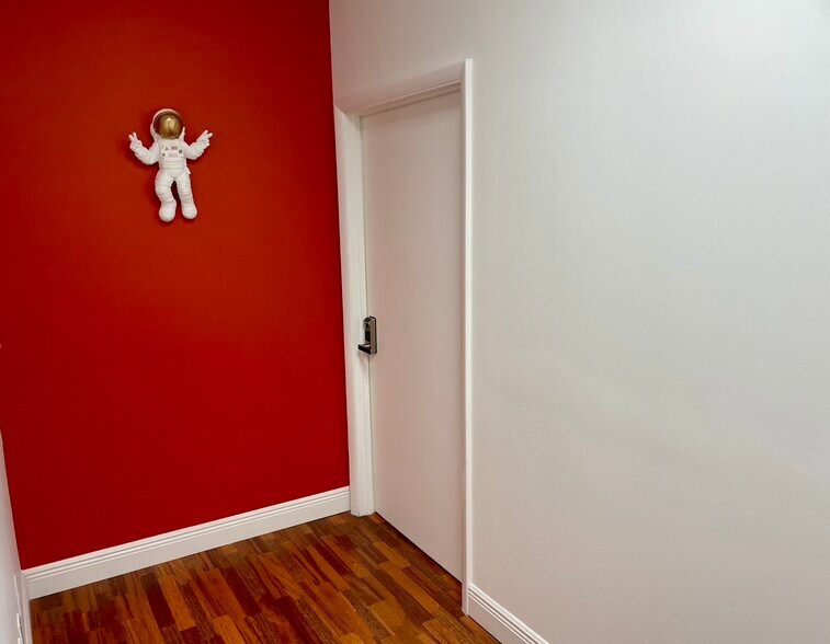 More Photos Of 2100 E Sample Rd, Lighthouse Point Coworking Space