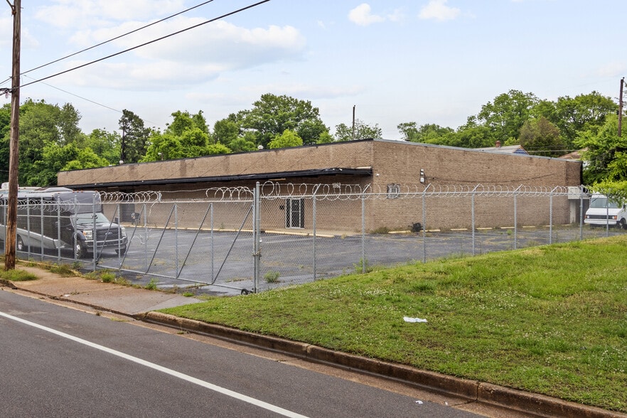 More Photos Of 1862 LATHAM St, Memphis Warehouse For Sale