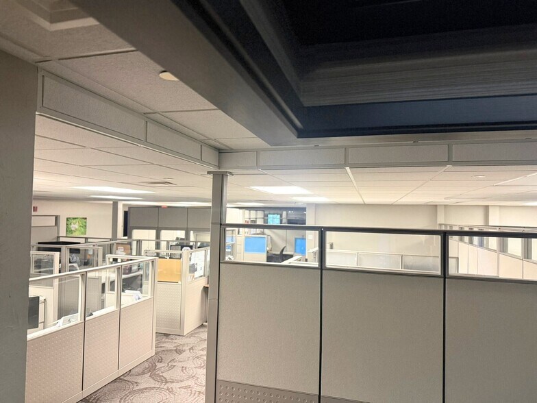 More Photos Of 3801 E Sunshine St, Springfield Office For Sale